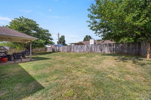 112 Green Acres Street, Lowell, AR 72745