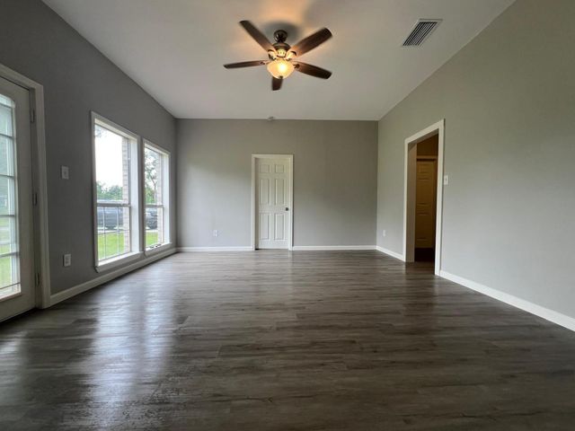 638 Kelly Lane, Holiday Lakes, TX 77515