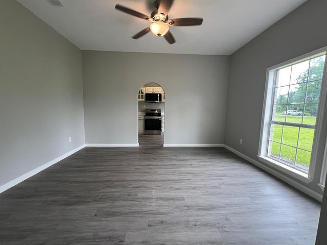 638 Kelly Lane, Holiday Lakes, TX 77515