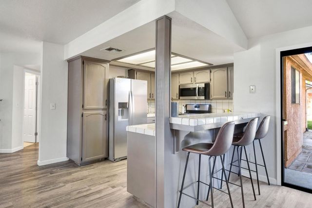 6241 N Lodi Avenue, Fresno, CA 93722