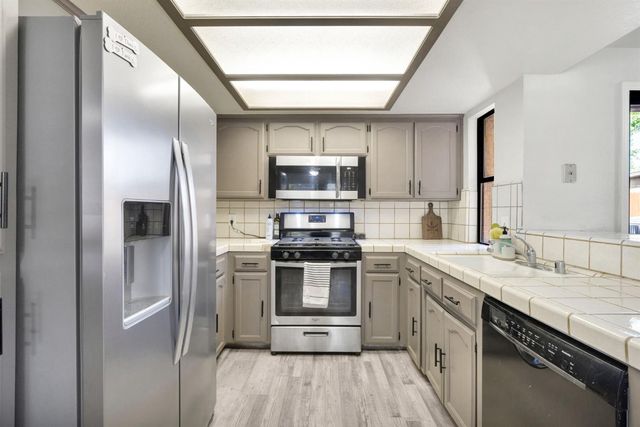 6241 N Lodi Avenue, Fresno, CA 93722