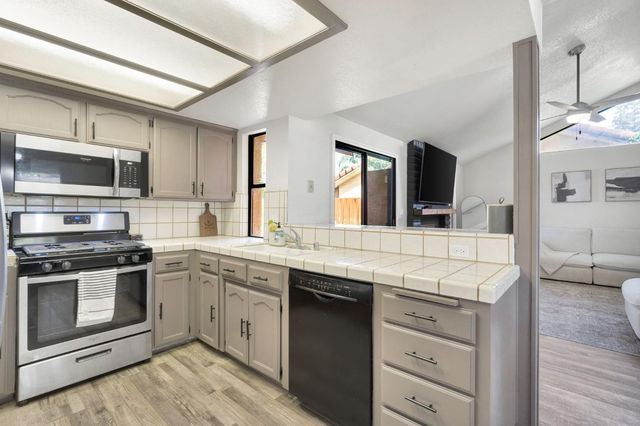 6241 N Lodi Avenue, Fresno, CA 93722