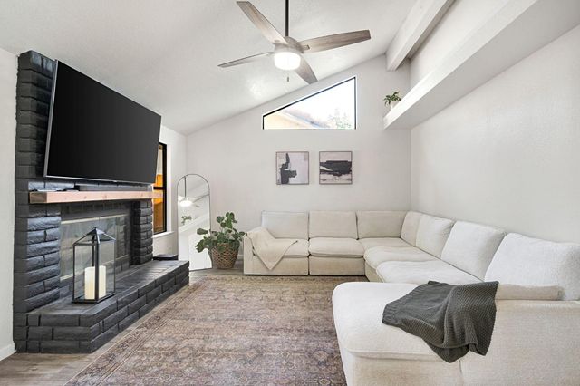 6241 N Lodi Avenue, Fresno, CA 93722