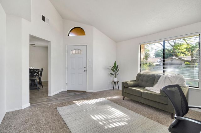 6241 N Lodi Avenue, Fresno, CA 93722