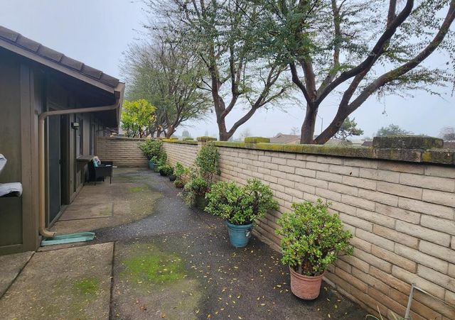 2441 W Elm, Lodi, CA 95242