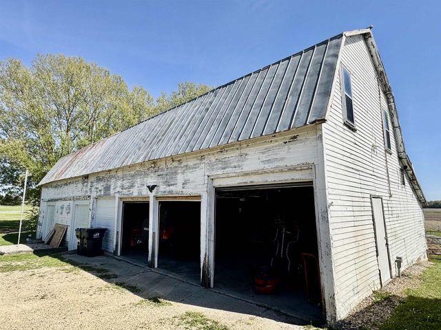 10339 W Footville Hanover Road, Janesville, WI 53548