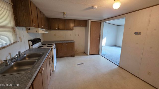 205 Royal St, Clinton, TN 37716