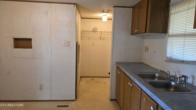 205 Royal St, Clinton, TN 37716