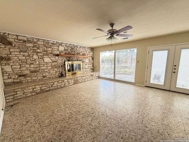 1236 E Live Oak Rd, Schertz, TX 78154