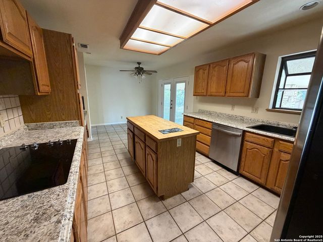 1236 E Live Oak Rd, Schertz, TX 78154