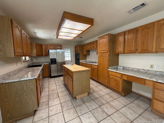 1236 E Live Oak Rd, Schertz, TX 78154