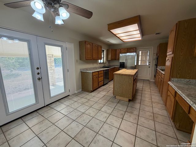 1236 E Live Oak Rd, Schertz, TX 78154