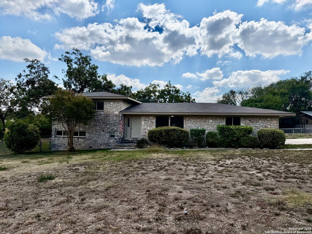 1236 E Live Oak Rd, Schertz, TX 78154