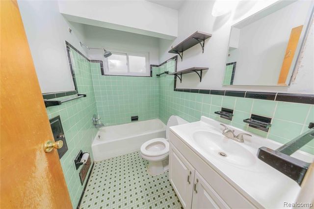 31915 Saint Margaret Street, Saint Clair Shores, MI 48082