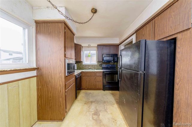 31915 Saint Margaret Street, Saint Clair Shores, MI 48082