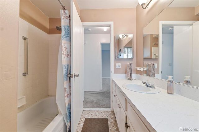 16371 Benmar Drive, Roseville, MI 48066