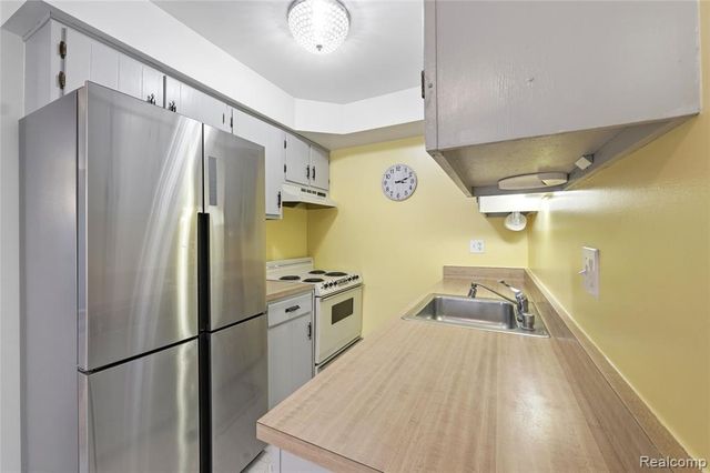 16371 Benmar Drive, Roseville, MI 48066