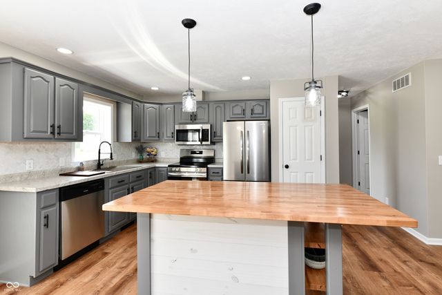 1095 S Teresa Drive, Martinsville, IN 46151