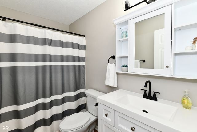 1095 S Teresa Drive, Martinsville, IN 46151