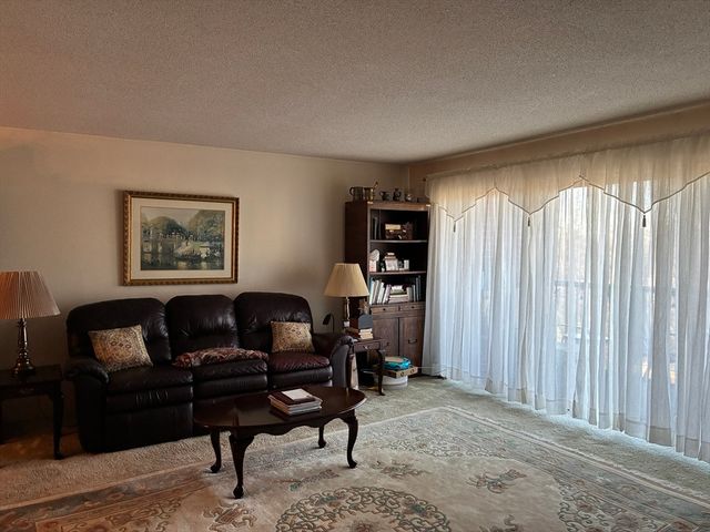 One Summit Dr. 57, Reading, MA 01867