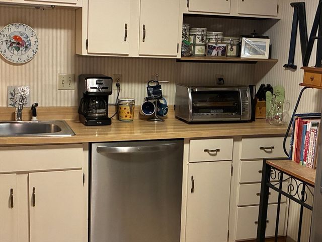 One Summit Dr. 57, Reading, MA 01867