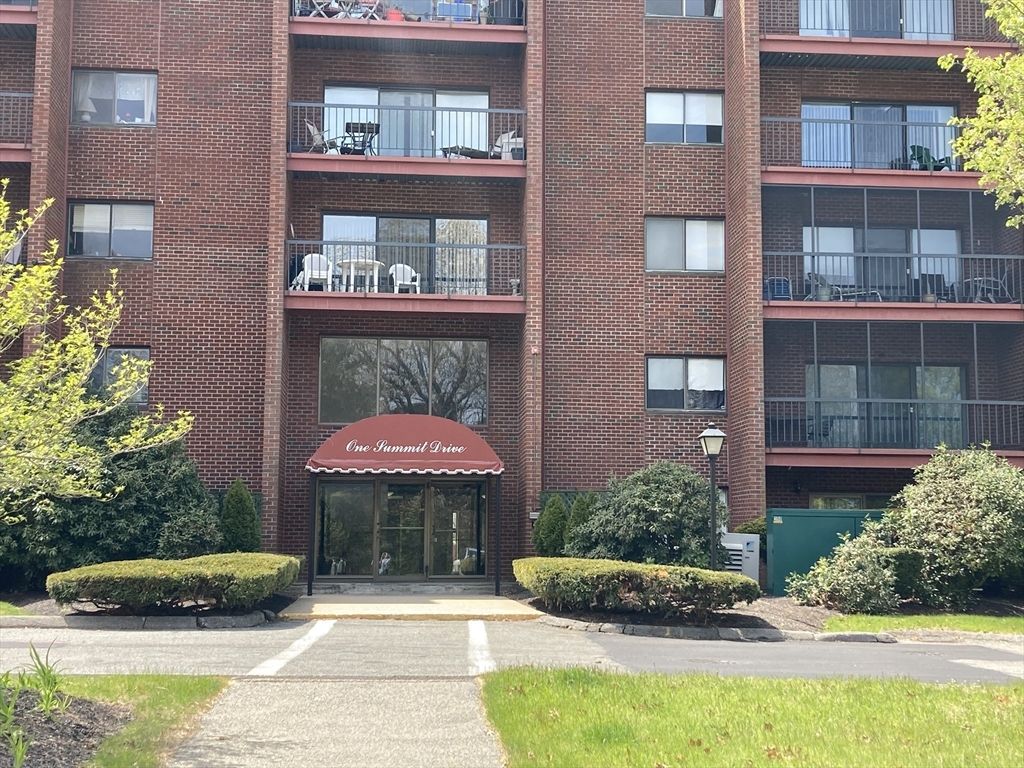 One Summit Dr. 57, Reading, MA 01867