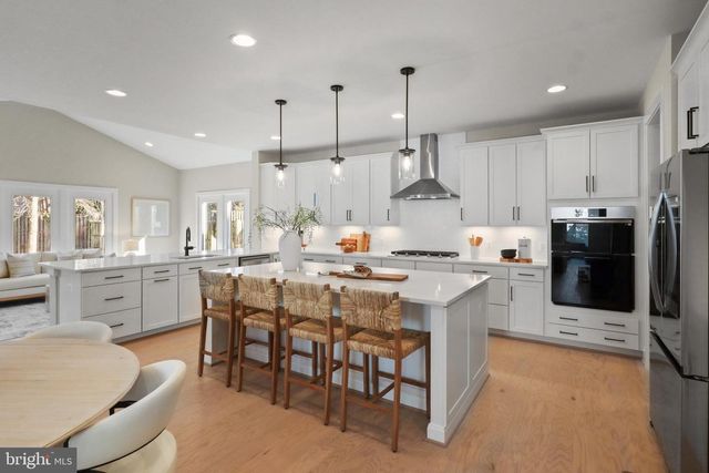 1103 DESALE ST SW, Vienna, VA 22180