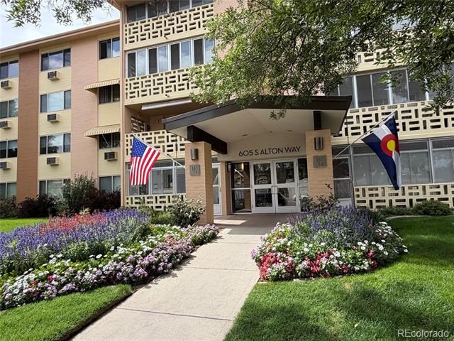 605 S Alton Way 9B, Denver, CO 80247