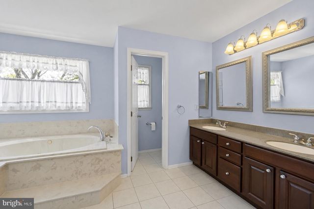 4804 LEIGHFIELD VALLEY DR, Chantilly, VA 20151