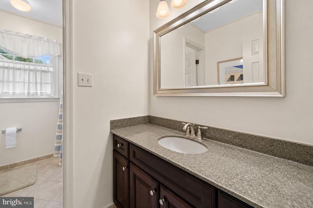 4804 LEIGHFIELD VALLEY DR, Chantilly, VA 20151