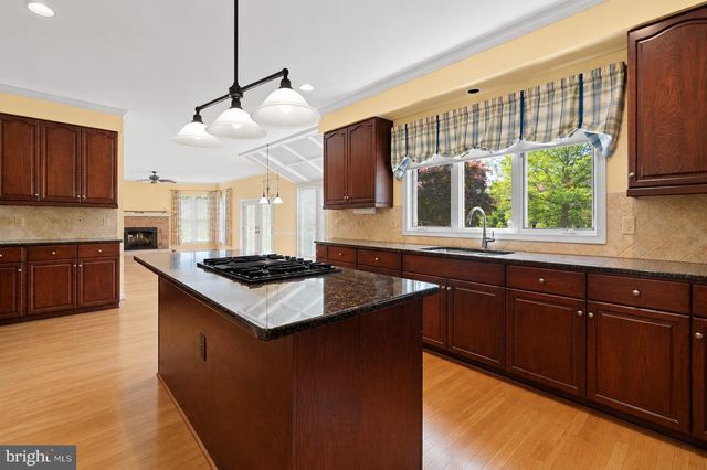 4804 LEIGHFIELD VALLEY DR, Chantilly, VA 20151