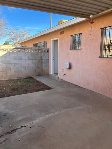 4017 Thaxton Avenue SE, Albuquerque, NM 87108