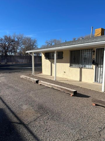 4017 Thaxton Avenue SE, Albuquerque, NM 87108