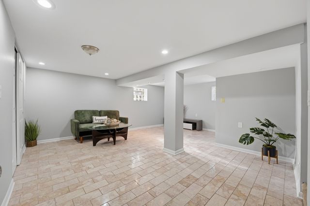 1610 Stockton Avenue, Des Plaines, IL 60018