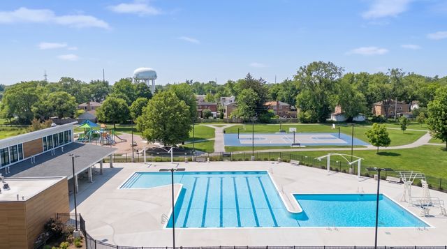 1610 Stockton Avenue, Des Plaines, IL 60018