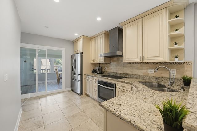 1610 Stockton Avenue, Des Plaines, IL 60018