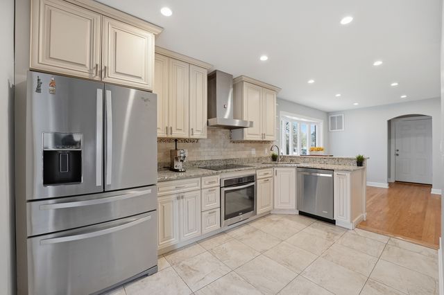 1610 Stockton Avenue, Des Plaines, IL 60018