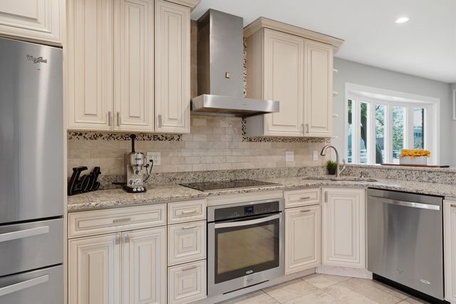 1610 Stockton Avenue, Des Plaines, IL 60018