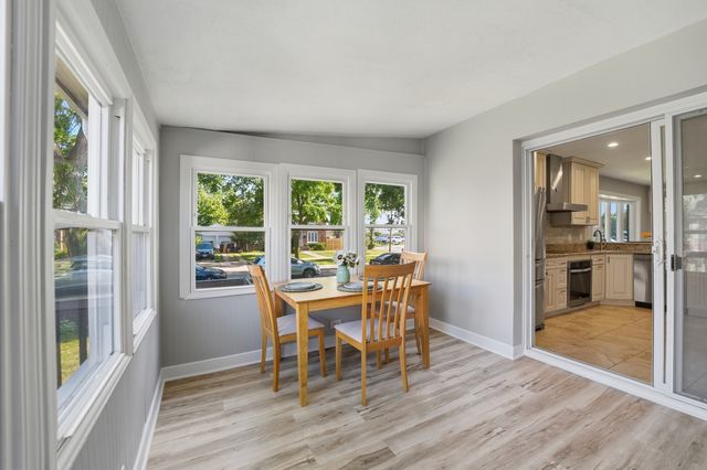 1610 Stockton Avenue, Des Plaines, IL 60018