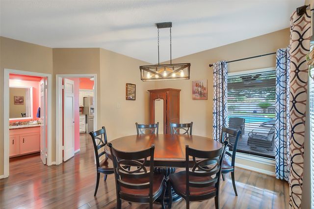 910 Millpond Drive, Sugar Land, TX 77498