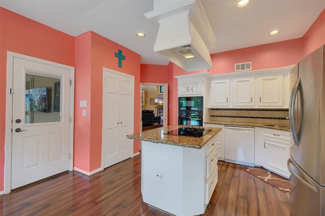910 Millpond Drive, Sugar Land, TX 77498