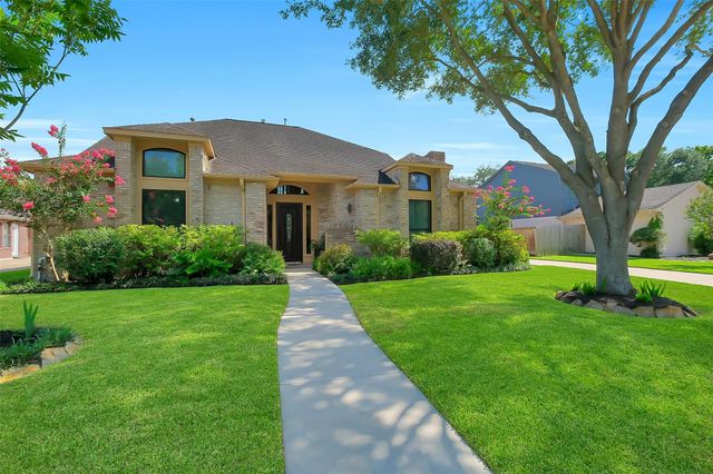 910 Millpond Drive, Sugar Land, TX 77498