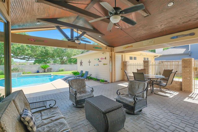 910 Millpond Drive, Sugar Land, TX 77498