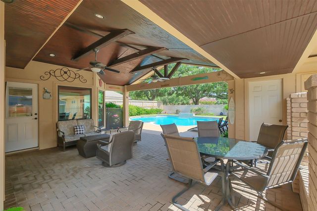 910 Millpond Drive, Sugar Land, TX 77498