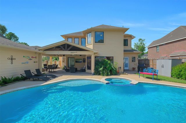 910 Millpond Drive, Sugar Land, TX 77498