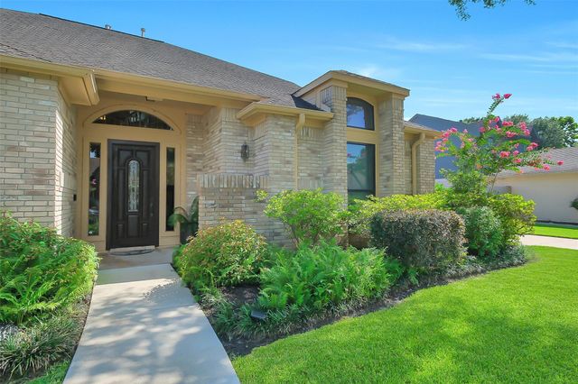 910 Millpond Drive, Sugar Land, TX 77498