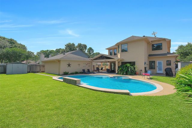 910 Millpond Drive, Sugar Land, TX 77498