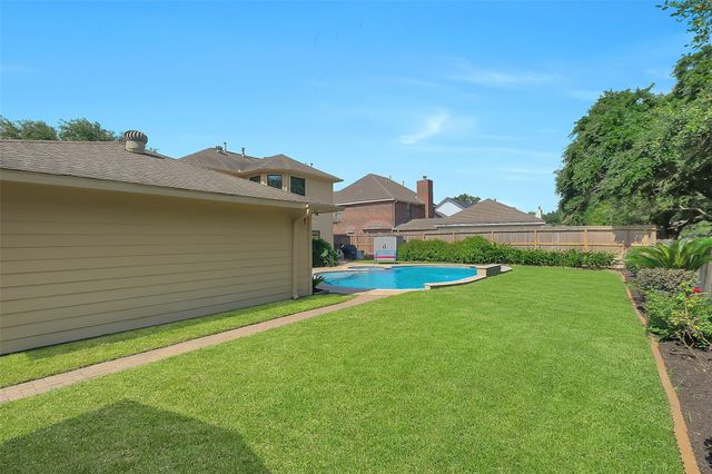 910 Millpond Drive, Sugar Land, TX 77498