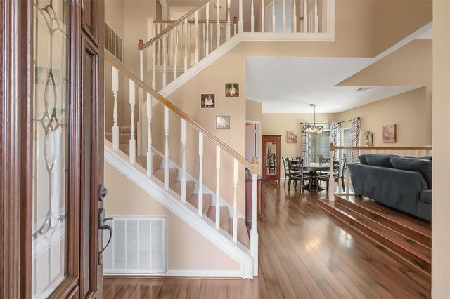 910 Millpond Drive, Sugar Land, TX 77498