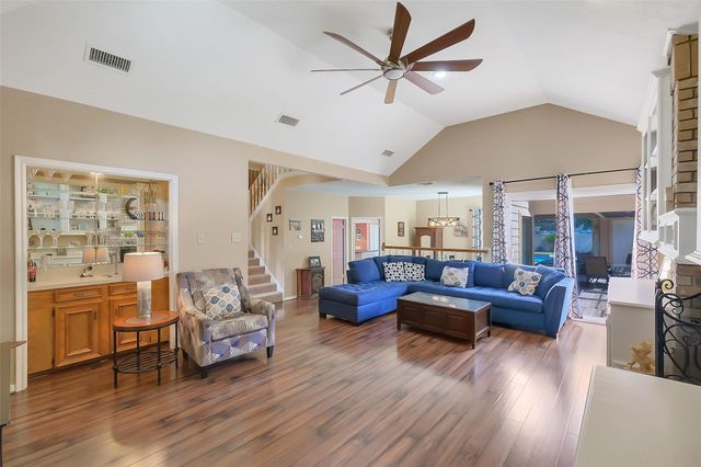 910 Millpond Drive, Sugar Land, TX 77498